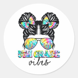 5. Klasse Vibes Messy Hair Bun Girl Ck zur Schule  Runder Aufkleber