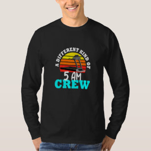 5 Uhr Crew eine andere Art von verrücktem Training T-Shirt