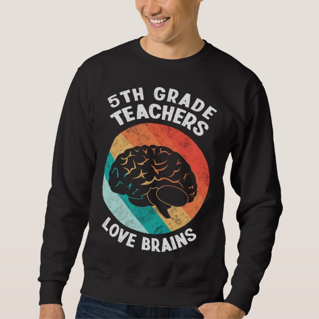 5th Grade Teachers Love Brains  Vintage Halloween Sweatshirt (Vorderseite)