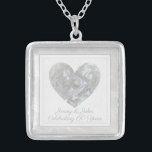 60. Diamant-Hochzeitstag, Brauch Versilberte Kette<br><div class="desc">Elegante 60. Hochzeitstag personalisierte Halskette mit Diamantenherz-Design. Das perfekte Geschenk für einen Ehemann, um seine Ehefrau bei der Feier ihrer Diamantenhochzeit für Kinder zu geben, um ihre Mutter. Die Halskette kann so angepasst werden, dass die Namen des Mannes und der Ehefrau angezeigt werden. Die Nachricht zeigt auf dem Design lautet:...</div>