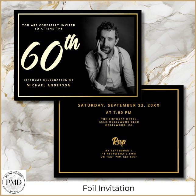 60. Geburtstag Foto Black Gold Elegant Folieneinladung (60th Birthday Black and Gold Photo Invitation with Gold Foil, Party Details on the Back.)