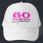 60. Geburtstagshut| 60 und fabelhaft! Truckerkappe<br><div class="desc">Rosa 60. Geburtstagshut| 60 und fabelhaft! Personalisierbare Altersnummer Niedlichen sechzigste Geschenkidee für Mama,  Oma,  Schwester etc.</div>