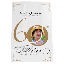 60. Geburtstagskalligrafie Script Gold Weißes Foto Mittlere Geschenktüte