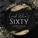 60. Geburtstagsparty Gold Black Look Wer ist Pappteller<br><div class="desc">Elegante Imitate goldene Folie lackieren Spritzer. Alle Texte sind individuell einstellbar und lassen sich für Ihr eigenes Party leicht ändern. Sehr elegantes Design aus dem 60. Jahrhundert. Extravagante Geburtstagsparty Napkins. Schwarz und Gold</div>