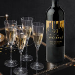 60 großartiger Geburtstag schwarzer Glitzer funkel Weinetikett<br><div class="desc">Einfaches und elegantes 60. Geburtstagsweinlabel. Ein klassischer schwarzer Hintergrund mit goldenen Glitzer-Tropfen aus Imitaten, Maltropfen-Look. Mit dem Text: 60 und fabelhaft. Personalisieren und fügen Sie einen Namen und ein Datum hinzu. Geburtsdatum oder Geburtsdatum des Party. Golden farbiger Text. Das Wort Fabulous wird mit einem modernen handgeschriebenen Stilskript mit Swashes geschrieben....</div>