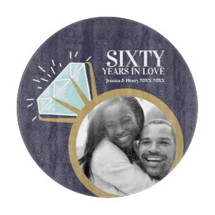 60. Hochzeitstag Diamantring blaues Gold Schneidebrett