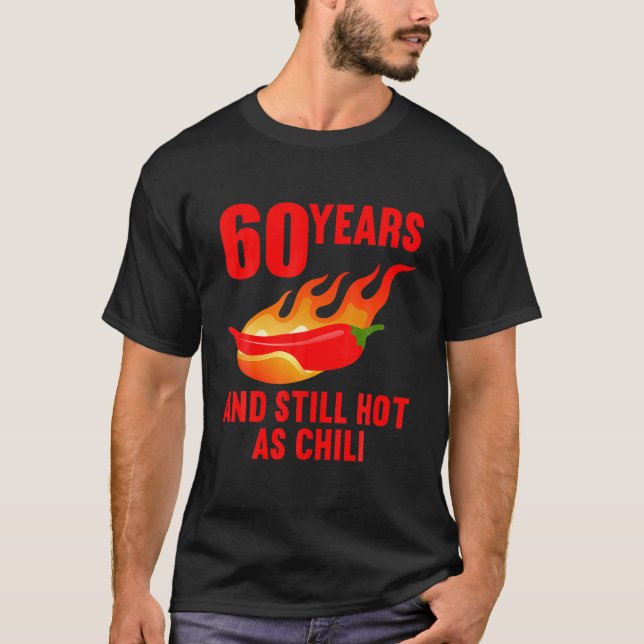 60 Jahre und immer noch heiß als Chili 60. Geburts T-Shirt (Vorderseite)