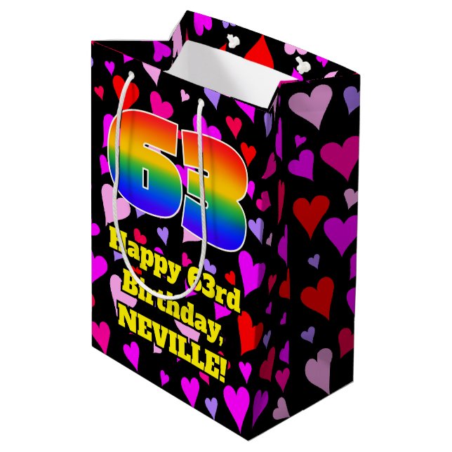 63. Geburtstag: Loving Hearts Pattern, Regenbogen  Mittlere Geschenktüte (Rückseite Schrägansicht)