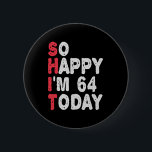 64. Geburtstag So glücklich bin ich heute 64 Gesch Button<br><div class="desc">fröhlich,  sarkastisch,  Geburtstag,  Giftidea,  Vatertag,  lustig,  jährlich,  Mama,  Spaß,  Familie</div>