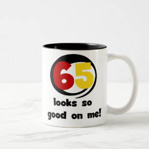 65 Blicke so gut auf mir T - Shirts und Geschenke Zweifarbige Tasse