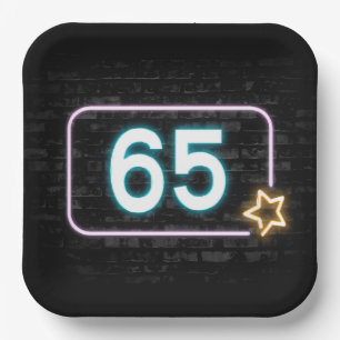 65. Geburtstag Neon Sign On Brick Pappteller