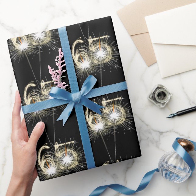 65. Geburtstagsparkler auf schwarz Geschenkpapier (Schenken)