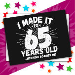 65 Jahre alt Sarcastic Meme Funny 65. Geburtstag Postkarte<br><div class="desc">Dieses witzige 65. Geburtstagsdesign macht einen sarkastischen Spaß-Witz oder ein Novum-Gag für ein 65-jähriges Geburtstagsthema oder eine Überraschung für die 65. Geburtstagsparty! Das "I made it to 65 Years Old.. Nothing Scares Me" lustige 65. Geburtstagsmeme, die viel Lachen von Familie, Freunden, Party und dem Geburtstag Typ oder Mädchen bekommen wird!...</div>