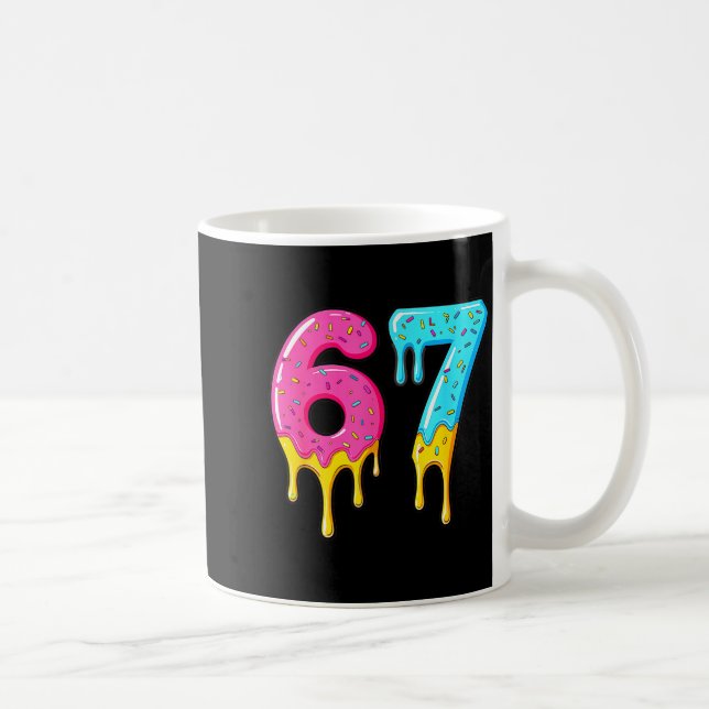 67 Baseball 101 Apparel Youth Drip Meme  Kaffeetasse (Rechts)