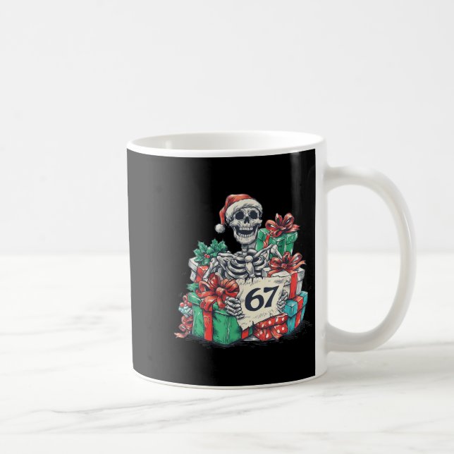 67 Christmas Skeleton Xmas Santa Hat Six Seven Fun Kaffeetasse (Rechts)