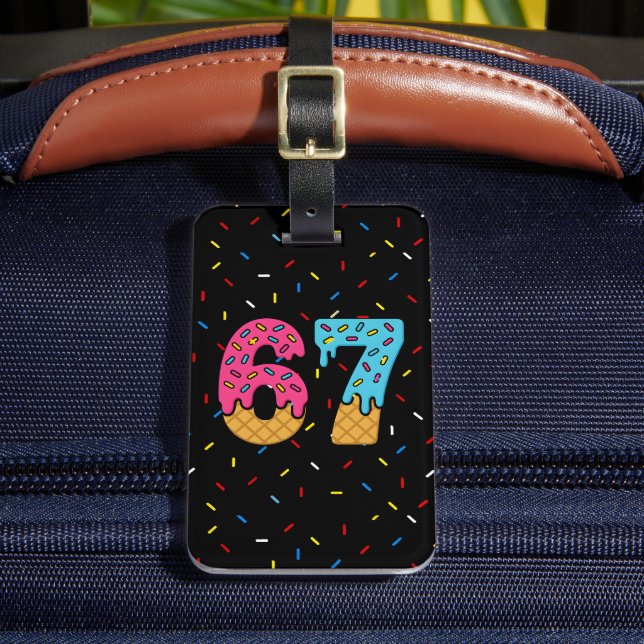 67 Funny Meme Ice Cream Six Seven Gen Alpha Gepäckanhänger (Vorderseite Insitu 2)