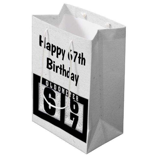 67. Geburtstag Schwarzes Odometer Mittlere Geschenktüte (Vorderseite Schrägansicht)