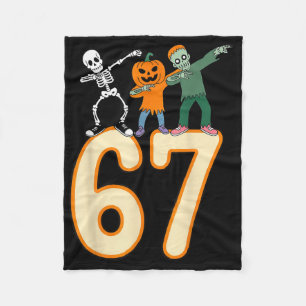 67 Halloween Meme 6 7 Zahlen Sechs Sieben Skelett  Fleecedecke