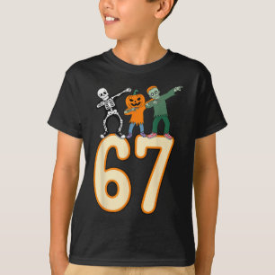 67 Halloween-Meme 6 7 Zahlen Sechs Sieben Skelett  T-Shirt