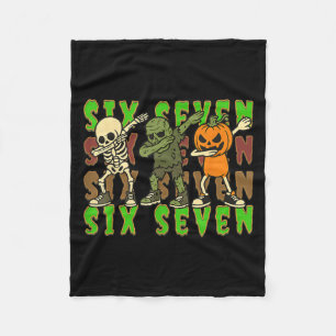 67 Halloween Meme Sechs Sieben Dabbing Skelett Zom Fleecedecke