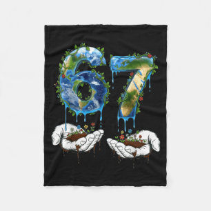 67 lustige sechs sieben Gen Meme Erdentag Planet D Fleecedecke