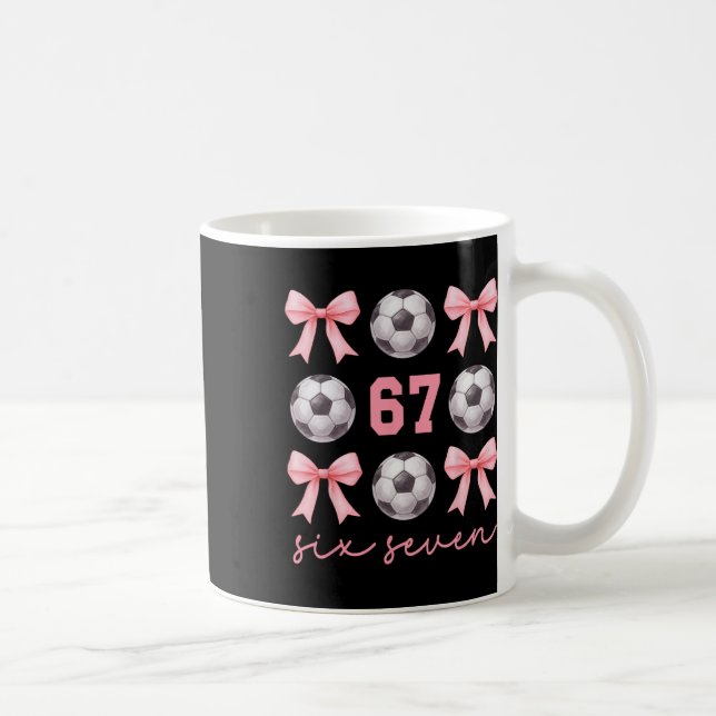67 Meme Fußball-Mama-Schwester Coquette Bögen Rosa Kaffeetasse (Rechts)