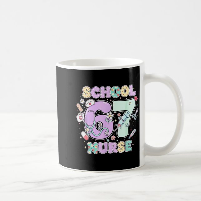 67 Meme Lustige Schulkrankenschwester Sechs Sieben Kaffeetasse (Rechts)