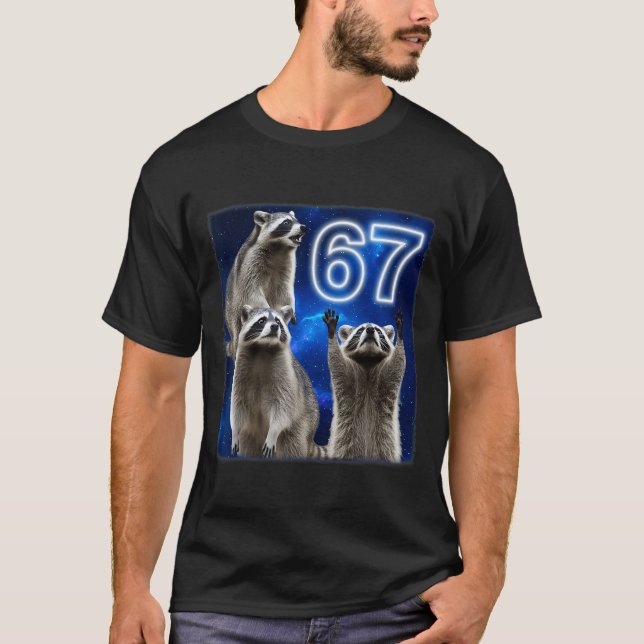 67 Meme Raccoon Howling At The Moon Parody Six Sev T-Shirt (Vorderseite)