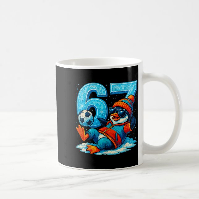 67 Pinguin Fußball Lustiges Winter Meme Geschenk _ Kaffeetasse (Rechts)