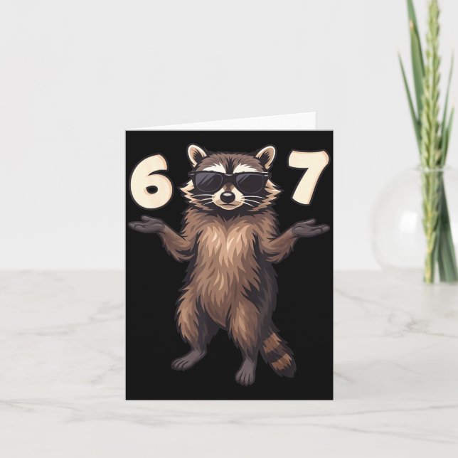 67 Raccoon 6-7 Hands Se Funny Gen Alpha Kids Teens Karte (Vorderseite)