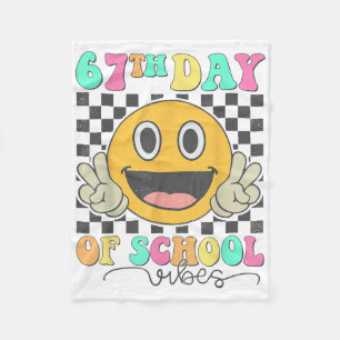 67. Schultag Vibes Cute Smile Gesicht 67 Meme T Fleecedecke