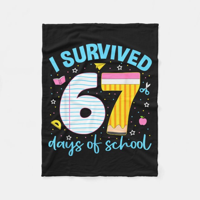 67 Shirt Teacher Kids 6 7 Meme I Survived 67 Days  Fleecedecke (Vorderseite)