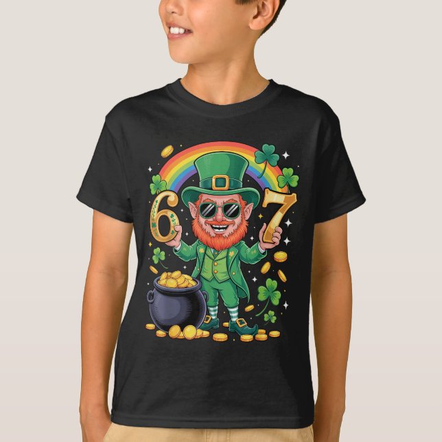 67 Six Seven Funny 6 7 Meme St Patricks Day Leprec T-Shirt (Vorderseite)