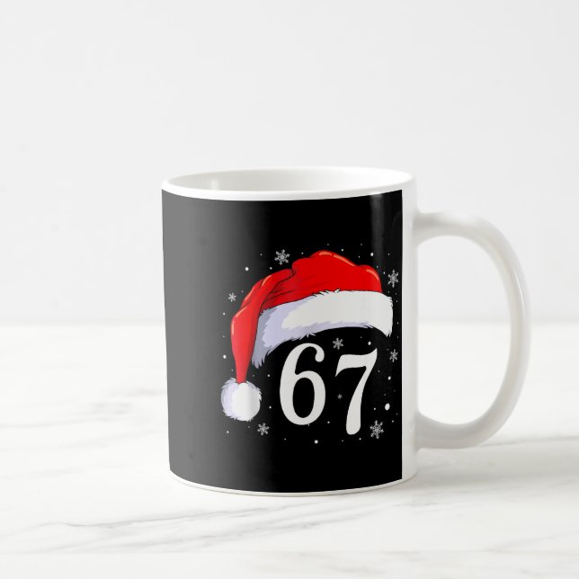 67 Six Seven Santa Funny Christmas 6 7 Meme Men Wo Kaffeetasse (Rechts)