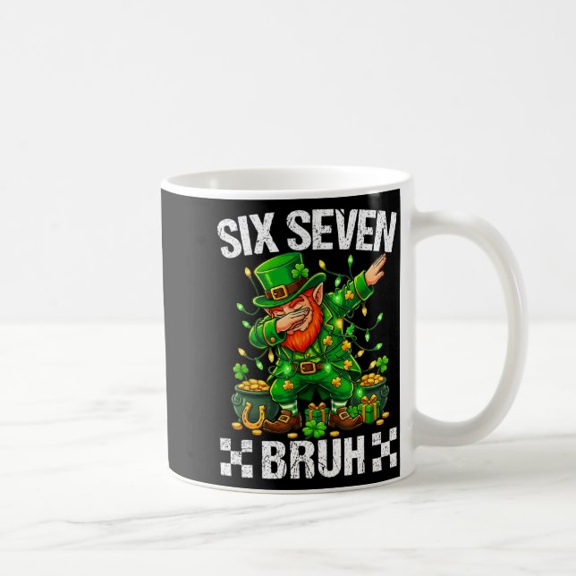 67 St Patricks Funny Six Seven Meme Leprechaun Boy Kaffeetasse (Rechts)