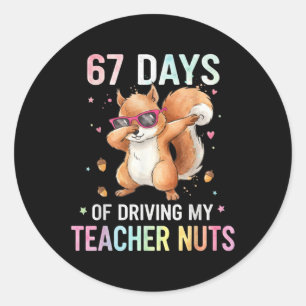 67 Tage, an denen ich meinen Lehrer verrückt mache Runder Aufkleber