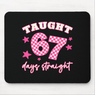 67 Tage hintereinander unterrichtet Lustig 6 7 Leh Mousepad