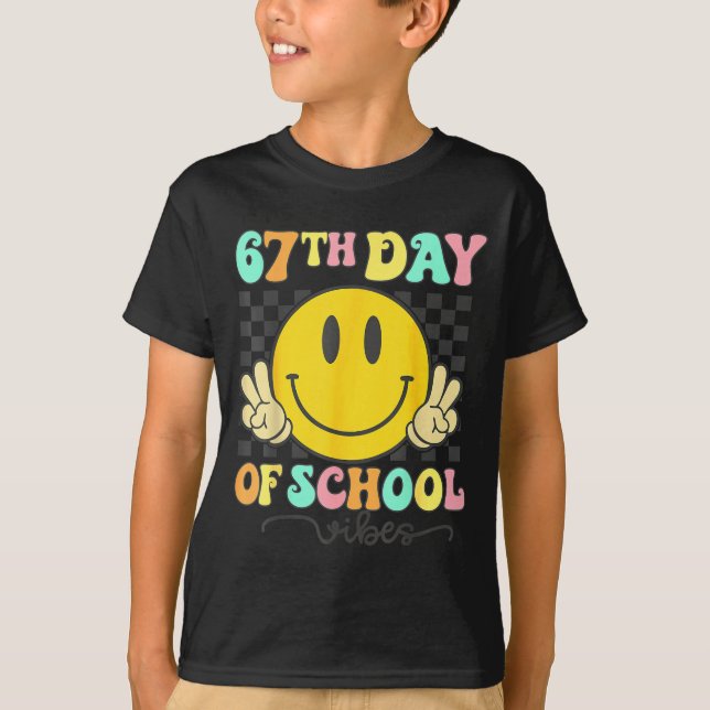 67th Day Of School Vibes Groovy Smile Face 67 Six  T-Shirt (Vorderseite)