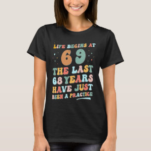 69. Geburtstag Mann Frau 2023 Groovy Life beginnt T-Shirt