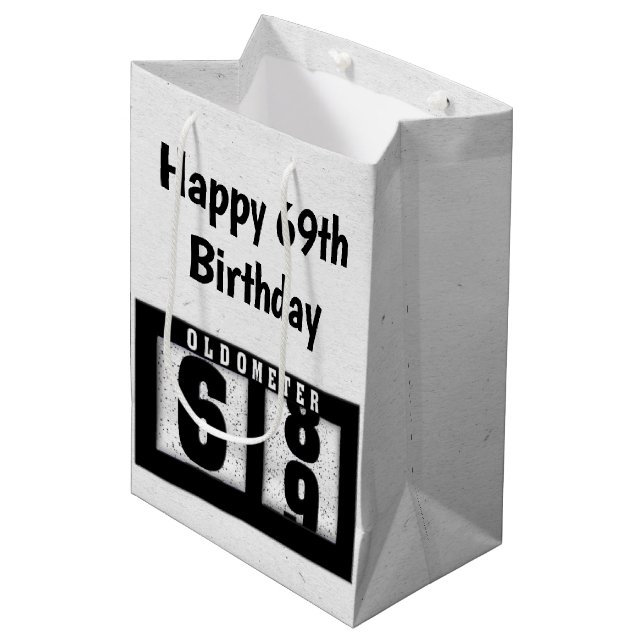 69. Geburtstag Schwarzes Odometer Mittlere Geschenktüte (Vorderseite Schrägansicht)