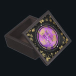 6. 33. 47. 48. Geburtstag von Amethyst Kiste<br><div class="desc">Feiern Sie das 6., 33., 47. oder 48. Hochzeitstag mit dieser Gedenkbox! Elegante schwarz-weiße Serifenschrift mit vergoldeten, sechseckigen Konfetti auf einem lila und schwarzen Amethystboden verleihen diesem besondere Anlass eine unvergessliche Touch und einen (außergewöhnlichen) Meilenstein. Passen Sie sich mit den Namen des glücklichen Paares, den Jahren der Ehe und den...</div>
