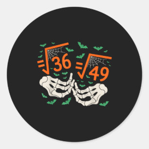 6 7 Halloween-Mathematik Quadratwurzel 67 Meme Gen Runder Aufkleber