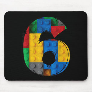 6-jähriger baut mit Blöcken zum 6. Geburtstag Mousepad