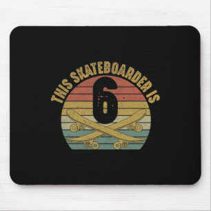 6-jähriger Skateboarder Skateboardfahren zum 6. Ge Mousepad