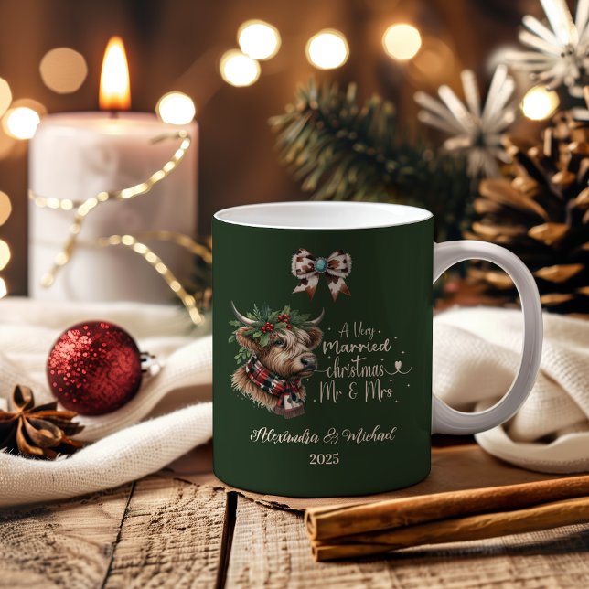 6 Photo Highland Cow Merry Christmas Mrs and Mr Zweifarbige Tasse (Von Creator hochgeladen)