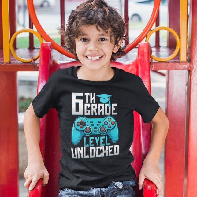 6th Grade Unlocked Gamer Graduation T-Shirt (Von Creator hochgeladen)