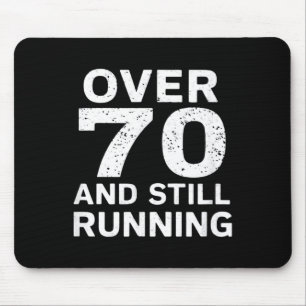 70. Geburtstag Ältere Läufer Über Den Hügel 70 Lau Mousepad