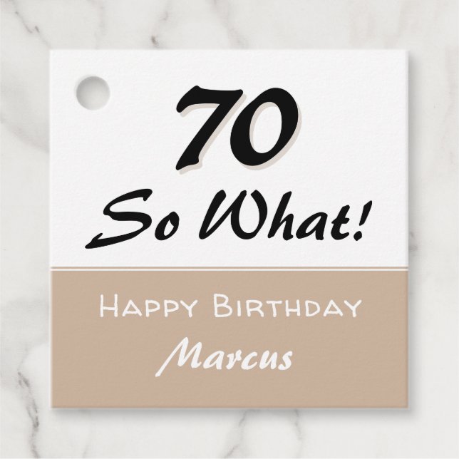 70. Geburtstag Funny Zitat Beige Moderne Geschenkanhänger (Vorderseite)