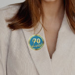 70. Geburtstag Gold Musiknoten auf aquamarin blaug<br><div class="desc">Aquamariner,  blaugrüner Hintergrund mit vergoldeten Imitate-Musiknoten für eine 70. Geburtstagsfeier. Vorlagen für 70 Jahre und Name. Der Name wird in einem handgeschriebenen Stilskript geschrieben. Goldene Buchstaben und Zahl. Für ihn und sie.</div>
