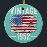 70. Geburtstag USA Flag Vintage amerikanische Flag Keramik Ornament<br><div class="desc">70. Geburtstag USA Flag Vintag amerikanische Flagge 1952 Geschenk. Perfektes Geschenk für Ihren Vater,  Mama,  Papa,  Männer,  Frauen,  Freunde und Familienmitglieder am Erntedank Tag,  Weihnachten,  Muttertag,  Vatertag,  4. Juli,  1776 Unabhängiger Tag,  Veteranen Tag,  Halloween,  Patrick's Day</div>